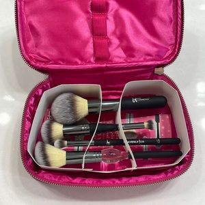 IT Make-Up Brushes with Case